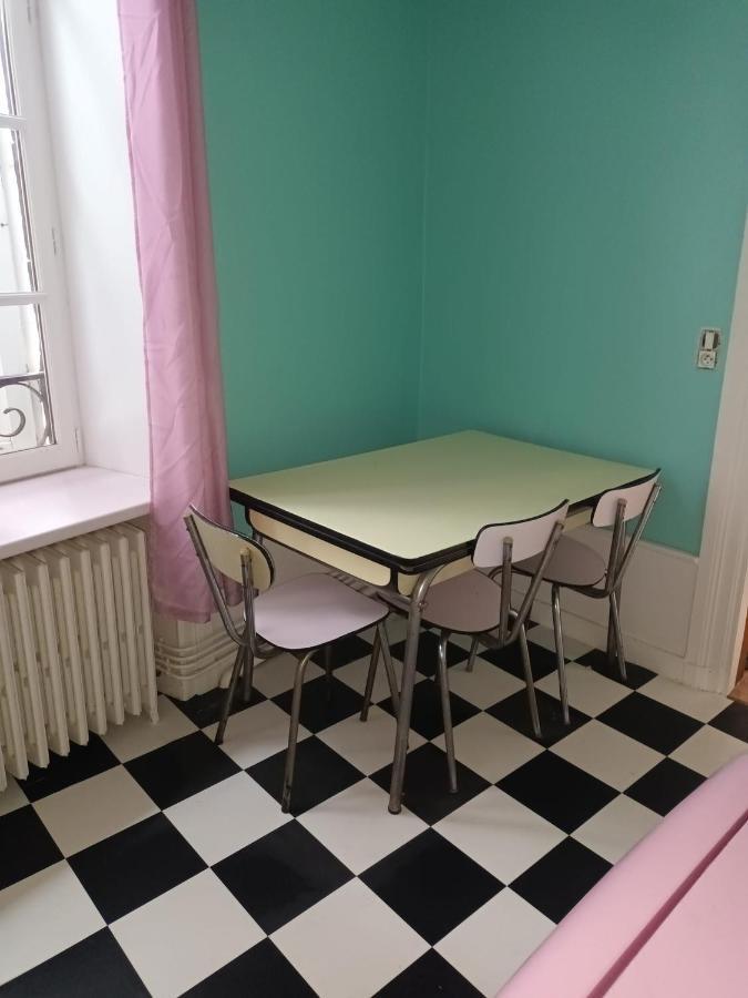Апартаменты Vintage ,La Capsule Temporelle Wifi Draps Parking Publique Gratuit Тьер Экстерьер фото